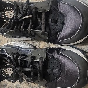 Nike Air Hurache,9.5 women's black and white.run small. I usually wear 8 to 9